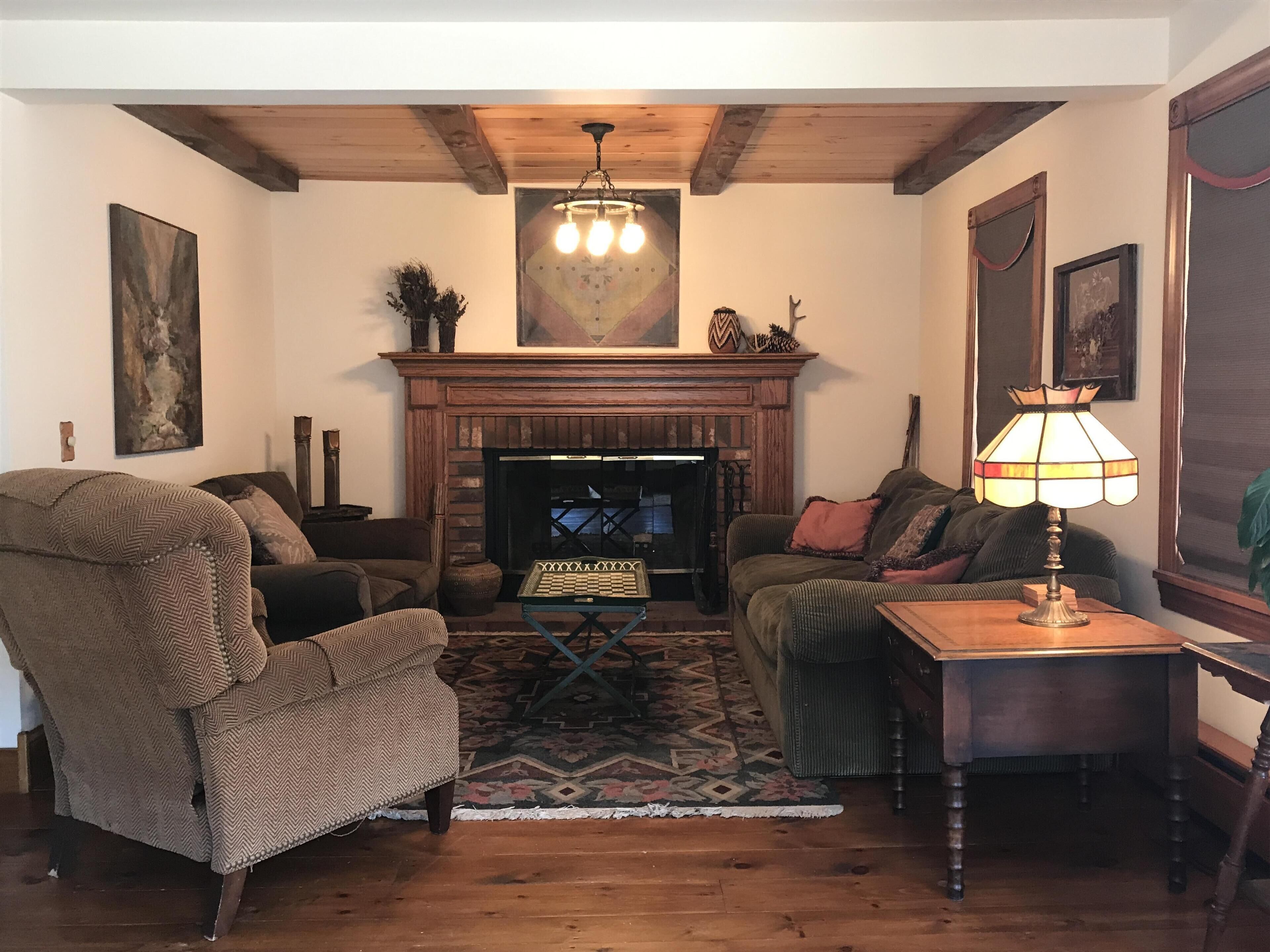 Smart TV, fireplace, DVD player, books