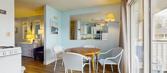  Condo w / balkong, säsongsöppen pool / bastu / biljardbord och walkable plats!