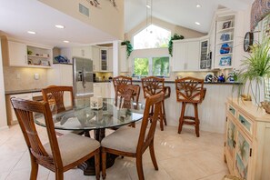 Kühlschrank, Ofen, Herdplatte, Geschirrspüler