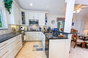 Fridge, oven, stovetop, dishwasher