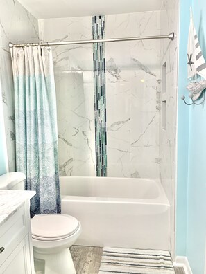 Combined shower/bathtub, hair dryer, towels, soap