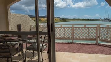 Condo tiện nghi đơn giản, 2 phòng ngủ, quang cảnh biển | Quang cảnh từ phòng