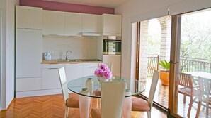 Căn hộ, 2 phòng ngủ | Bếp riêng | Tủ lạnh, lò nướng, bếp nấu, ấm điện 
