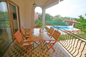 Terrace/patio - Apartments Maras (Porec)