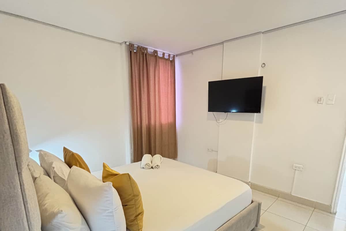 Hypo-allergenic bedding, in-room safe, blackout curtains