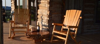 Near glacier park. Perfect setting for outdoor enthusiasts. Family friendly.