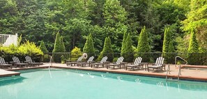 Indoor pool, outdoor pool - The Great Smoky MoutainLofts (Gatlinburg)