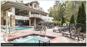 Indoor pool, outdoor pool - The Great Smoky MoutainLofts (Gatlinburg)