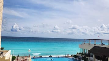 Quarto conforto, 2 camas de casal, terraço, vista para a praia | Terraço/pátio