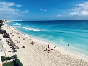 On the beach - Cancun Plaza Condo Hotel (Cancun)