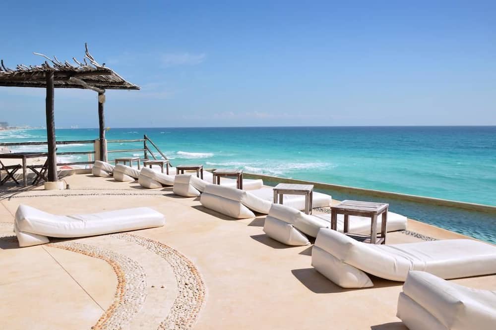 Cancun Plaza Condo Hotel