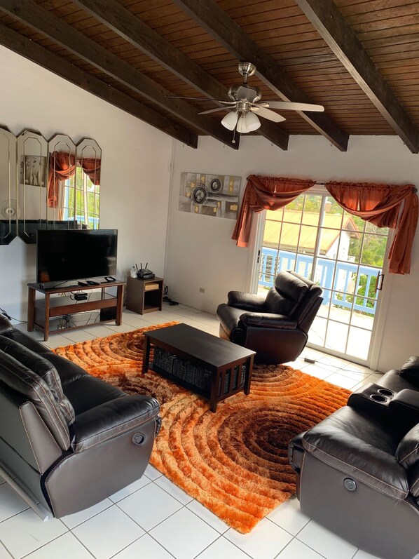 TV - Newly Renovated Home 3BR/2BA All Bells and Whistles (ST.Thomas Virgin Islands)