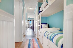 1 soverom, strykejern/-brett, reiseseng for barn og wi-fi