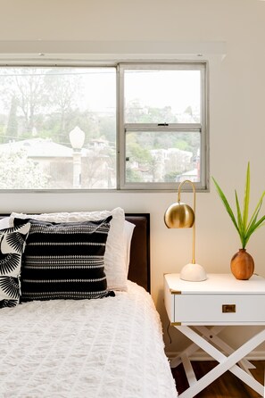 2 bedrooms, iron/ironing board, travel cot, free WiFi