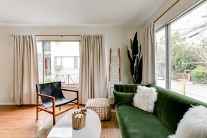 Smart TV - Chic Hollywood Hills Home (Los Angeles)