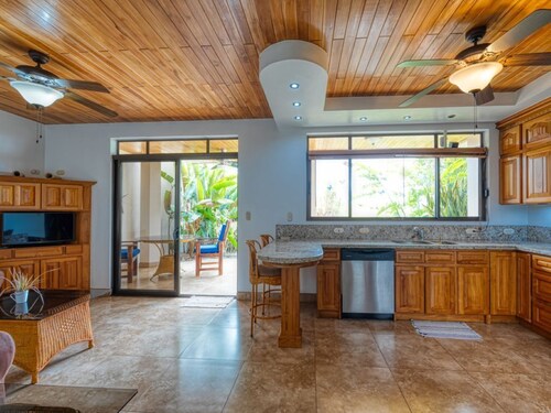 Private Garden, Walk Out to Community Pool, Beautiful 1 Bedroom 1 Bath Condo