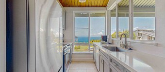 Waterfront condo with pool & hot tub, loft & lanai with ocean views