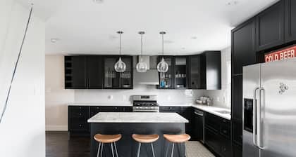 Viehättävä maalaismainen moderni talo lähellä Detroitin eläintarhaa