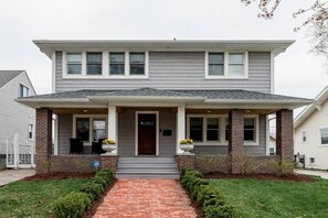 Exterior - Charming Rustic Modern House Near Detroit Zoo (Pleasant Ridge)
