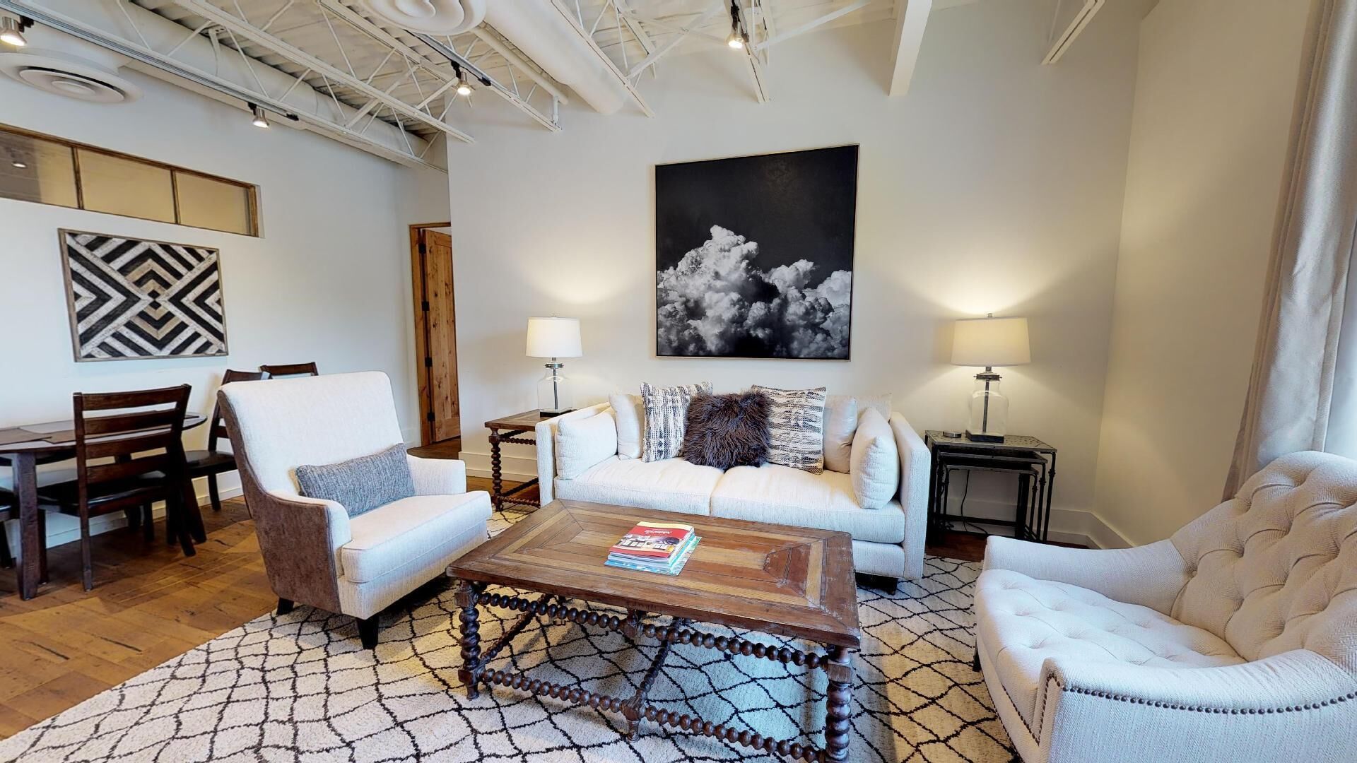 The Lincoln 201, 2 Bed / 2, Bath Luxury Loft Style Condo