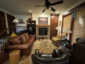 TV - Grand Hyatt|Centrally Located Warm & Cozy Condo (Vail)