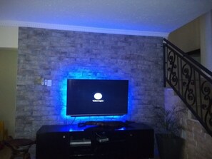 Family House, 3 Bedrooms | Living area | Smart TV - Corlett 330 (Johannesburg)