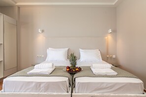 Superior Double or Twin Room, 2 Twin Beds, Non Smoking, Sea View | Premium bedding, minibar, in-room safe, blackout drapes - Girogiali Hotel (Chania)