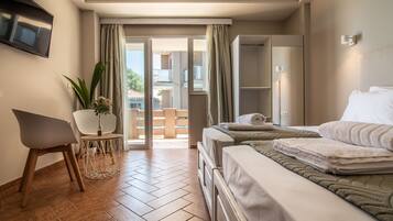 Superior Double or Twin Room, 2 Single Beds, Non Smoking, Sea View | Premium bedding, minibar, in-room safe, blackout curtains