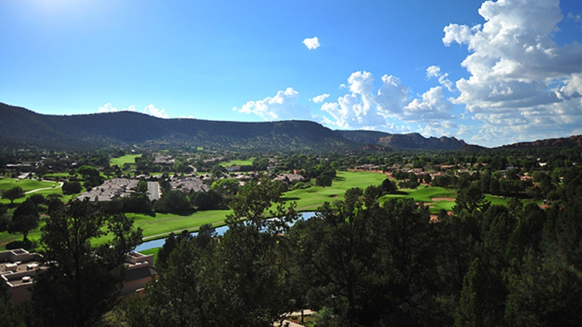 1 BDRM SLEEPS 4~ RED ROCKS AREA~10 MINS TO DOWNTOWN~HIKING, TRAILS, HEATED POOLS