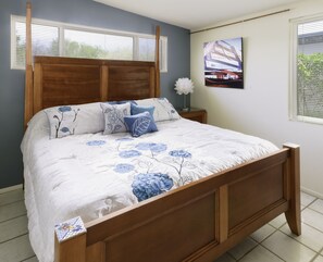 4 bedrooms, desk, iron/ironing board, travel cot