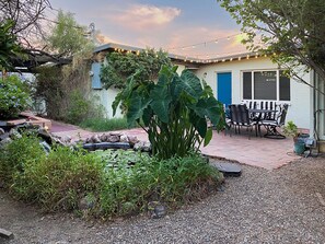 Outdoor dining - Home+Breakfast Food+Hot Tub+KOI Pond+gr8 4 BIG Groups (Tucson)