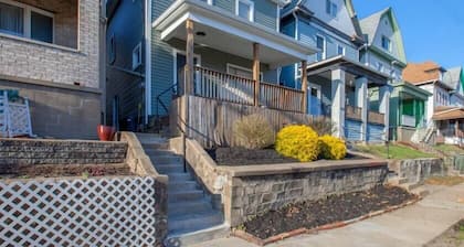 Cozy 1-Bed Retreat-Steps from Pittsburgh's Incline