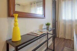 Interior - Cozy 1-Bed Retreat-Steps from Pittsburgh's Incline (Pittsburgh)