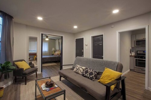 Cozy 1-Bed Retreat-Steps from Pittsburgh's Incline