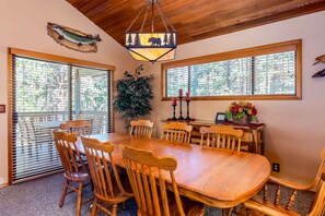 Dining - ASHW05 - Charming Home, A/C, Hot Tub,  Bikes (Sunriver)