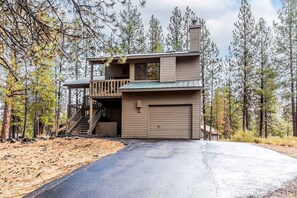 Exterior - ASHW05 - Charming Home, A/C, Hot Tub,  Bikes (Sunriver)
