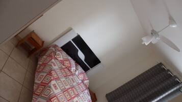 Cortinas blackout, wifi gratis y ropa de cama