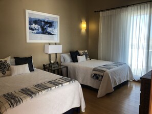 4 habitaciones, escritorio, tabla de planchar con plancha y wifi 