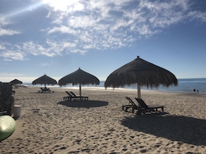 Beach nearby, sun-loungers, beach towels - Spacious House w/private pool @Luna Blanca resort w/Tesla Charger (Puerto Penasco)
