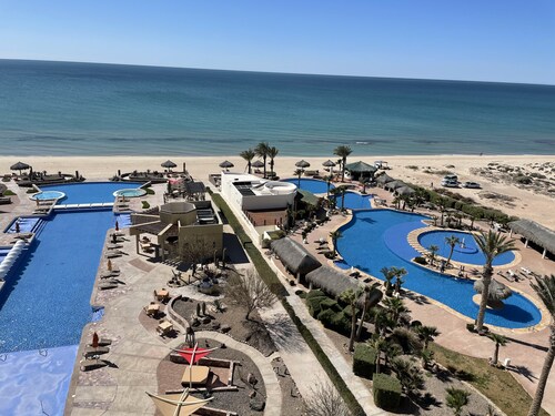 Spacious House w/private pool @Luna Blanca resort w/Tesla Charger