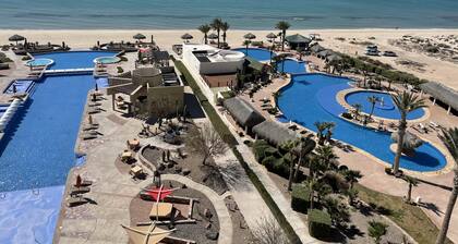 Luna Blanca 3 Schlafzimmer plus Höhle private Villa