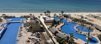 Spacious House w/private pool @Luna Blanca resort w/Tesla Charger