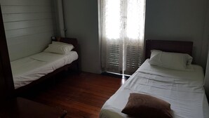 Eenvoudige Twin kamer, 2 eenpersoonsbedden | Gratis wifi, beddengoed