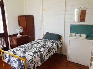 Habitación individual básica, 1 cama individual | Wifi gratis y ropa de cama