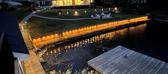8 bedroom, 4.5 Bath Lake Front Home with Boathouse. Sleeps 18