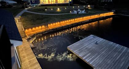 8 bedroom, 4.5 Bath Lake Front Home with Boathouse. Sleeps 18