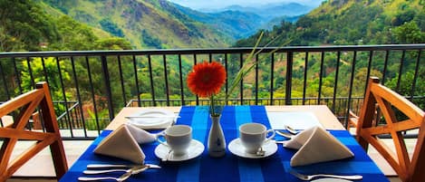Daily buffet breakfast (USD 8 per person)