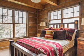 5 bedrooms, iron/ironing board, Internet, bed sheets