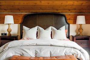 5 bedrooms, iron/ironing board, internet, bed sheets