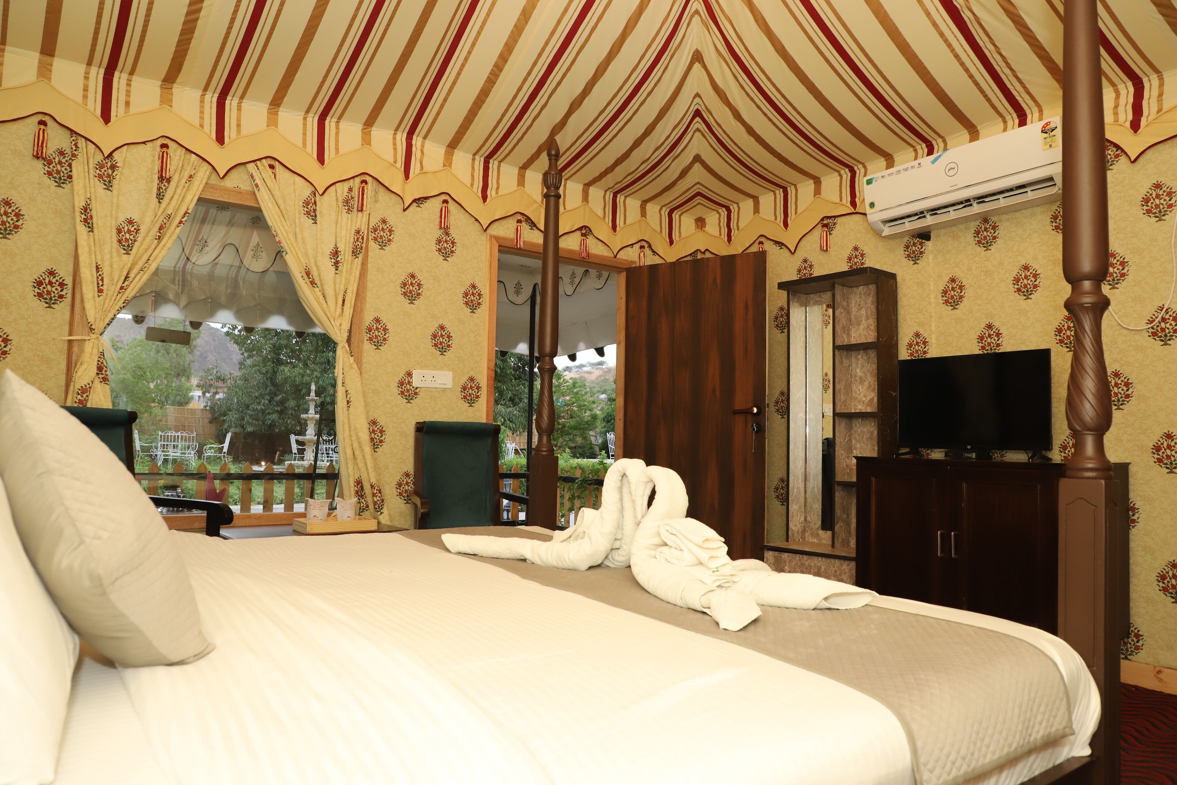 Deluxe Tent | In-room safe, individually decorated, individually furnished, desk